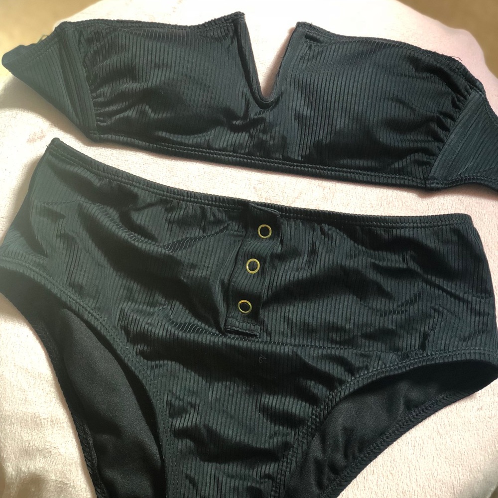 Black bikini